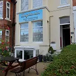 Brightwater Modern Ground Floor, 2 Bedroom Apartment, With Games, Chill Out