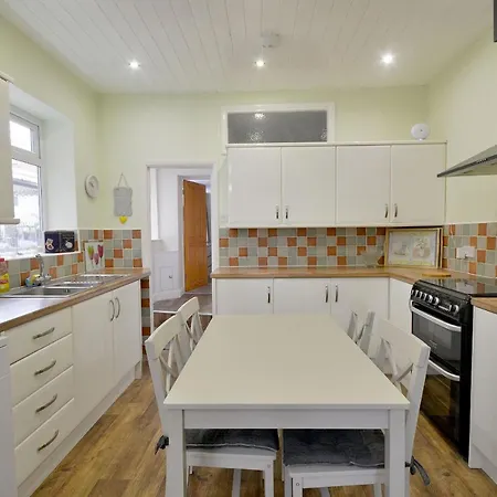 Ground Floor Up To 6 Guests With Games Chill Out *