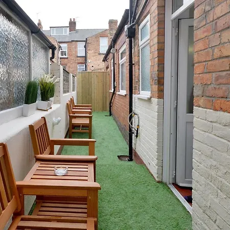 Ground Floor Up To 6 Guests With Games Chill Out Apartment