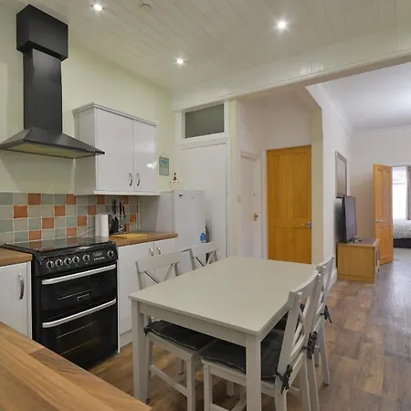 Ground Floor Up To 6 Guests With Games Chill Out Apartment *