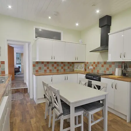 Ground Floor Up To 6 Guests With Games Chill Out *