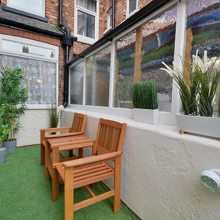 Apartment Modern Ground Floor, 2 Bedroom Apartment, With Games, Chill Out Scarborough