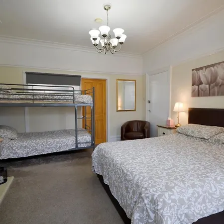 Apartment Ground Floor Up To 6 Guests With Games Chill Out