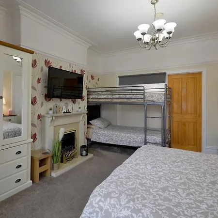 Ground Floor Up To 6 Guests With Games Chill Out *