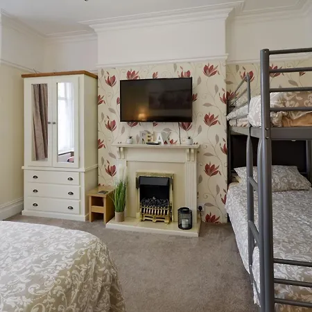 Ground Floor Up To 6 Guests With Games Chill Out Apartment