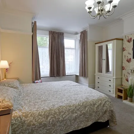 Ground Floor Up To 6 Guests With Games Chill Out Scarborough