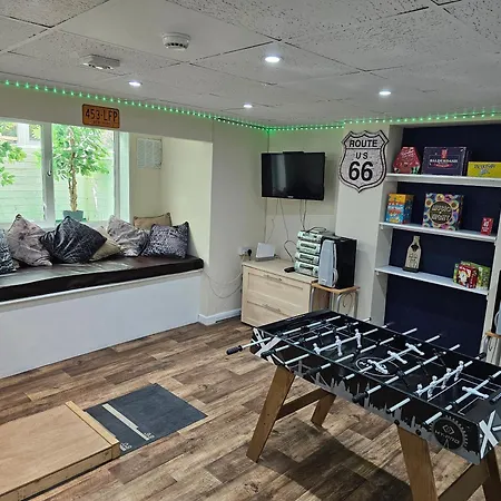 アパート Modern Ground Floor, 2 Bedroom Apartment, With Games, Chill Out