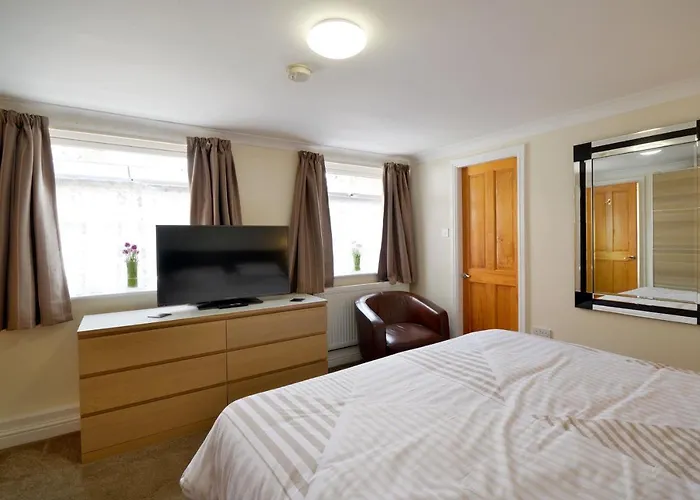 Brightwater Modern Ground Floor, 2 Bedroom Apartment, With Games, Chill Out