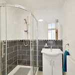 Lejlighed Brightwater Modern Ground Floor, 2 Bedroom Apartment, With Games, Chill Out