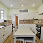 Brightwater Modern Ground Floor, 2 Bedroom Apartment, With Games, Chill Out *