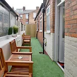 Brightwater Modern Ground Floor, 2 Bedroom Apartment, With Games, Chill Out Lejlighed