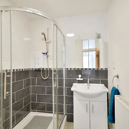 Lägenhet Brightwater Modern Ground Floor, 2 Bedroom Apartment, With Games, Chill Out